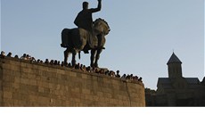 Socha krále Davida Stavitele v Tbilisi (29. záí 2012)
