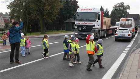 Ve Zvoli na umpersku chybí po rekonstrukci frekventované silnice, po které