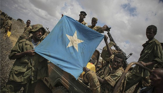 Somáltí vojáci na okraji msta Kismayo (29. záí 2012)