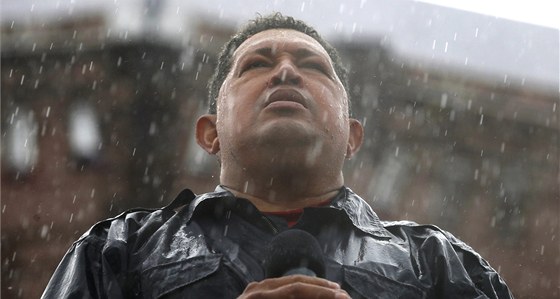 Venezuelský prezident Hugo Cháveze na pedvolebním shromádní v Caracasu (2.