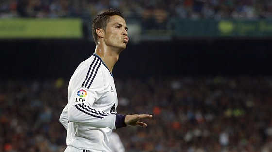 JÁ JSEM TADY HVZDA! Se sebevdomým výrazem v oblieji slaví Cristiano Ronaldo...