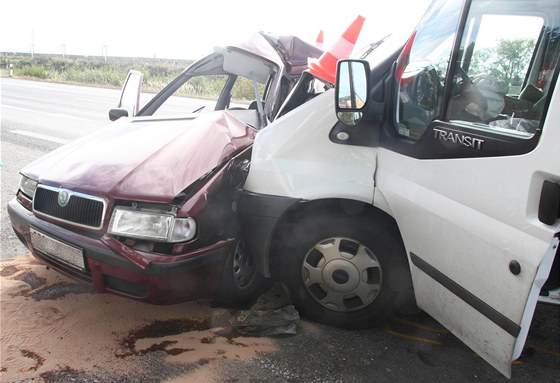 Nehoda osobního auta a dodávky u Hoduína na Táborsku.