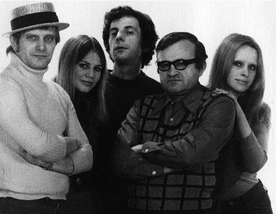Hvzdy divadla Semafor v 70. letech (zleva Jií Suchý, Jitka Molavcová, Jií D....