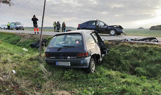 Tragická nehoda u Horní Lukavice si vyádala jeden lidský ivot. Ti lidé jsou