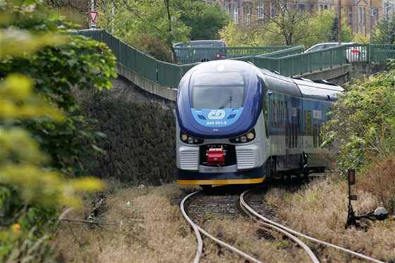 Jedním z nových vlak eských drah je i polská motorová jednotka RegioShark.