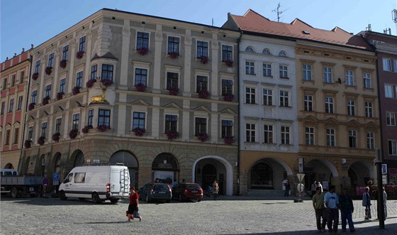 Vedení Olomouce se rozhodlo prodat dm U Zlatého jelena na Dolním námstí a to