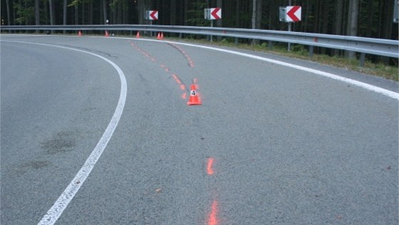 Ptaticetiletý motorká jel nedaleko ervenohorského sedla zejm píli