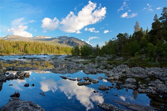 Nebe nad Jotunheimenem, nedaleko jezera Nodre Sjodalsvatnet