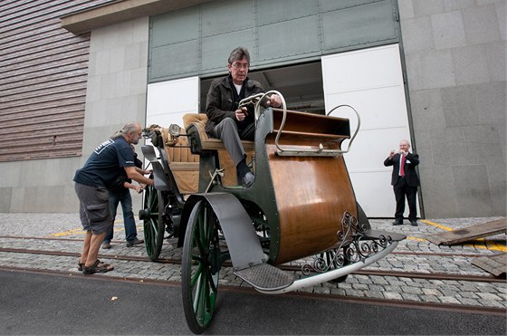 Nrodn technick muzeum v Praze pipravilo ukzku nejstarch vozidel v...