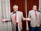 Jihlava, říjen 1992. Václav Klaus a Vladimír Mečiar na noční tiskové konferenci...