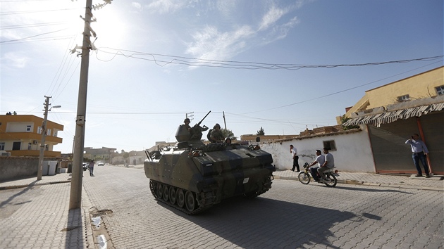 Tureck transportr v ulicch msta Akcakale (4. jna 2012)