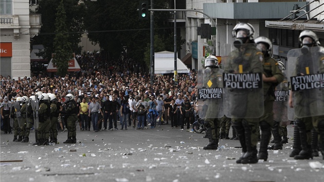 Policist proti demonstrujcm pouila i slzn plyn