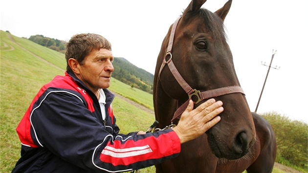 HODNEJ. Josef Va s Tiumenem ped Velkou pardubickou.