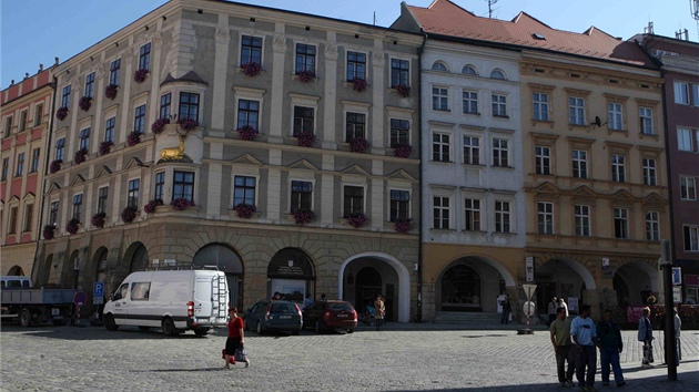 Vedení Olomouce se rozhodlo prodat dm U Zlatého jelena na Dolním námstí a to