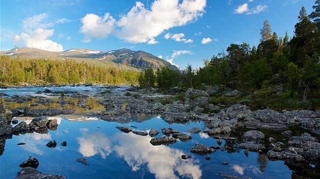 Nebe nad Jotunheimenem, nedaleko jezera Nodre Sjodalsvatnet