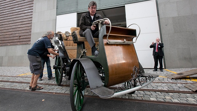 Nrodn technick muzeum v Praze pipravilo ukzku nejstarch vozidel v...