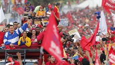 Stoupenci venezuelského prezidenta Huga Cháveze na pedvolebním shromádní v