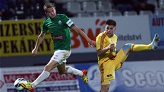 Fotbalový tanec předvádějí jablonecký Kopic (vlevo) a Vrzal z Dukly. Fotbalový tanec předvádějí jablonecký Kopic (vlevo) a Vrzal z Dukly.