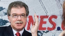 Hlavní hygienik Michael Vít při rozhovoru s Barborou Tachecí Hlavní hygienik Michael Vít při rozhovoru s Barborou Tachecí