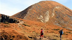 Z téhle strany vrchol Hoverly velmi pipomíná hbet brontosaura, který se tady