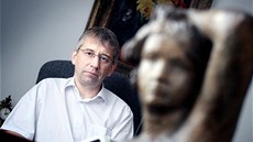 Jaromír Drábek ve své kanceláři na ministerstvu práce a sociálních věcí (23. Jaromír Drábek ve své kanceláři na ministerstvu práce a sociálních věcí (23.