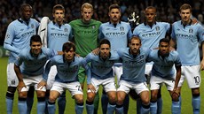 JDEME NA TO Sestava Manchesteru City pózuje ped utkáním Ligy mistr proti