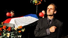 Z inscenace hry Romana Sikory Pohřbívání (Divadlo Feste) Z inscenace hry Romana Sikory Pohřbívání (Divadlo Feste)
