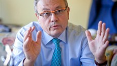 Kandidát na prezidenta Vladimír Dlouhý oznámil, že má potřebných 50 tisíc Kandidát na prezidenta Vladimír Dlouhý oznámil, že má potřebných 50 tisíc