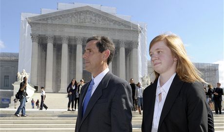 Abigail Fisherová ped Nejvyím soudem ve Washingtonu (10. íjna 2012)