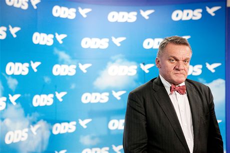 Bohuslav Svoboda pi tiskové konferenci ODS k pedbným výsledkm senátních a