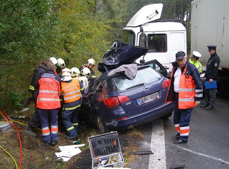 idie Opelu Astra záchranái oivovali déle ne hodinu. Nakonec vak tkým