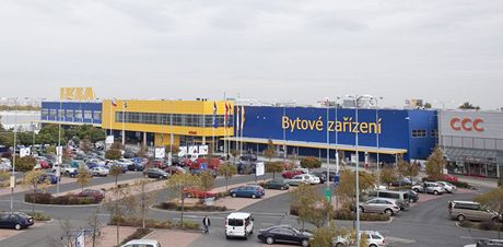 Do obchodního domu IKEA v Praze na Zliín míí denn mnoho zákazník z Plzeského kraje.
