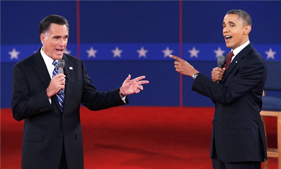 Americký prezident Barack Obama a jeho protikandidát Mitt Romney stupují slovní útoky (ilustraní foto).