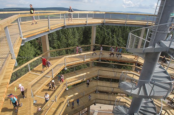 Nejnovjí hit v Lipn nad Vltavou je Stezka korunami strom