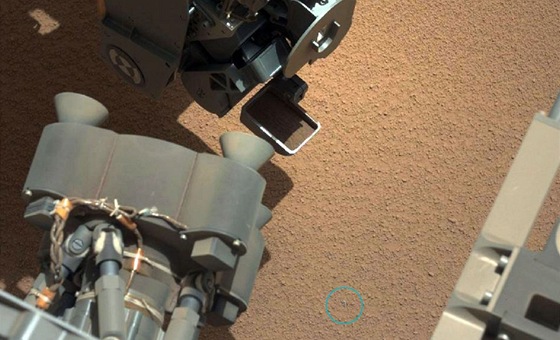 Curiosity vyfotila záhadný záící pedmt