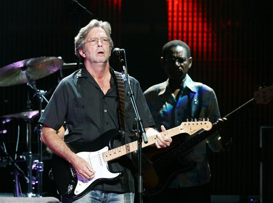 Eric Clapton v londýnské Royal Albert Hall v roce 2009