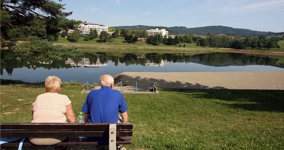 Voda v Luhaovické pehrad má od zaátku léta zhorenou kvalitu. 