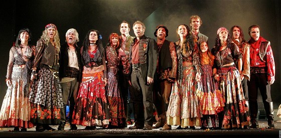 Muzikál Cikáni jdou do nebe ve Slováckém divadle v Uherském Hraditi.