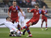 ESKO-RUSK SOUBOJ. Fotbalov reprezentanti do 21 let Ondej Vank (vpravo) a