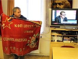 Krajský pedseda komunist na Vysoin Pavel Kalabus ukazuje pedlistopadovou...