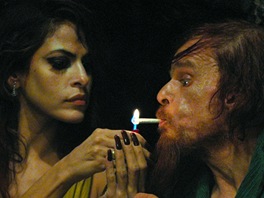 Holy motors je snímek, kterým se slavný Leos Carax po tináctileté pauze vrací...