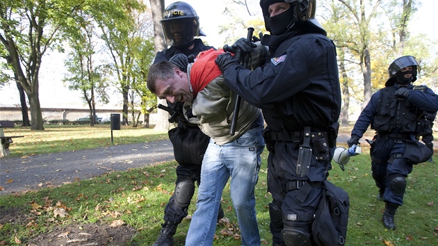 Severoesk zsahov jednotka trnovala v Terezn se svmi nmeckmi kolegy z Chemnitz zsah pi pochodu pravicovch radikl napadench anarchisty.