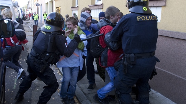 Severoesk zsahov jednotka trnovala v Terezn se svmi nmeckmi kolegy z Chemnitz zsah pi pochodu pravicovch radikl napadench anarchisty.