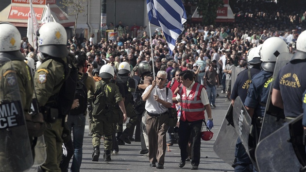 ekov protestuj proti dalm spornm opatenm.