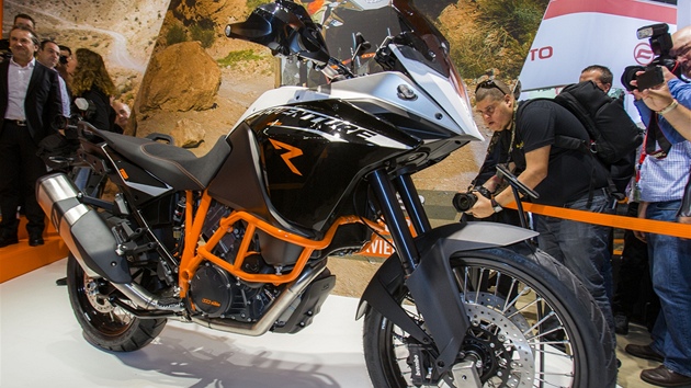 KTM 1190 Adventure  Vezme vs na dovolenou, do ternu i do prce, univerzlnj motorku nenajdete.