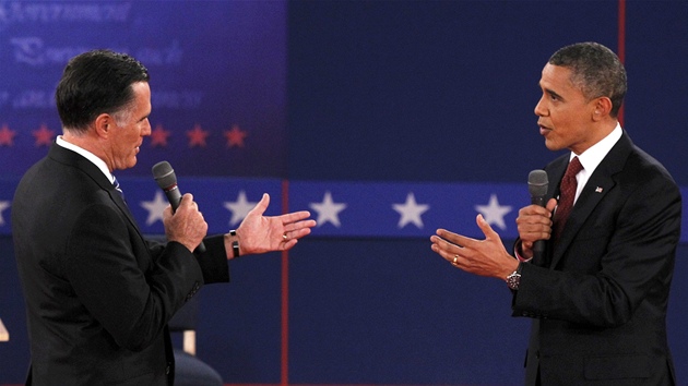 Barack Obama a Mitt Romney bhem druh prezidentsk debaty (16. jna 2012)
