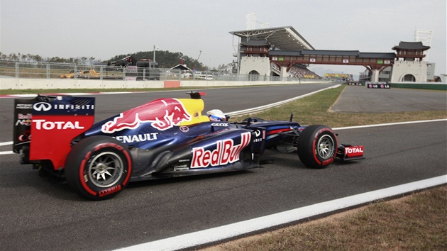 ZA DRUHM MSTEM. Sebastian Vettel v kvalifikaci Velk ceny Koreje formule 1.