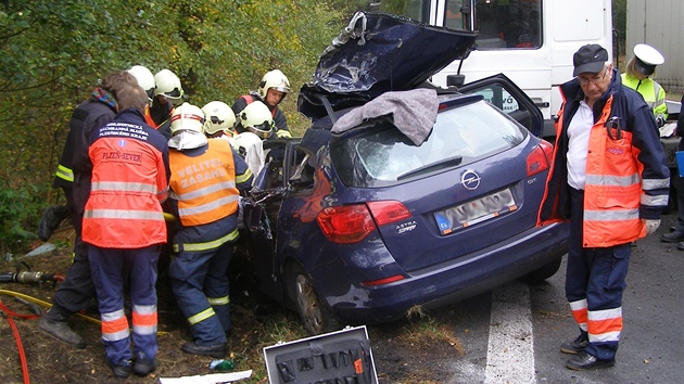 idie Opelu Astra záchranái oivovali déle ne hodinu. Nakonec vak tkým