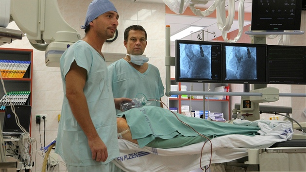 Kardiologická operace zúené chlopn novou metodou ve Fakultní nemocnici v...