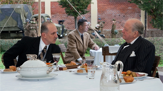 Z nateni filmu Kulka pro Heydricha, kter je soust cyklu esk stolet. Edvard Bene (Martin Finger) a Winston Churchill (Richard Syms) jednaj o budoucnosti eskoslovenska.